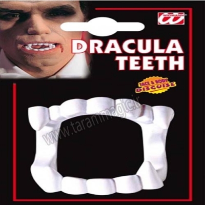 دندان دراکولا سفید نیش دار